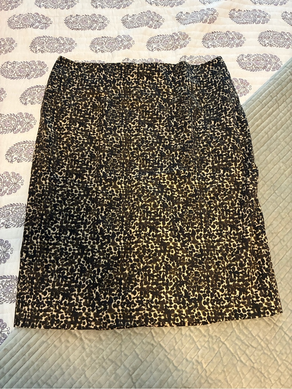 Ann Taylor Black and Cream Printed Pencil Skirt